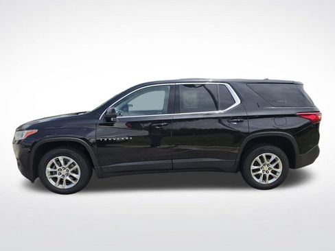 Used 2021 Chevrolet Traverse LT w/ LT Premium Package AWD/4WD image 2