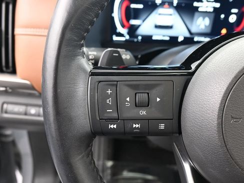Used 2024 Nissan Pathfinder Platinum AWD/4WD image 18
