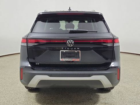 Used 2025 Volkswagen Tiguan SE FWD image 6