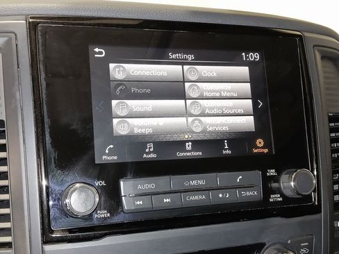 Used 2024 Nissan Titan SV w/ SV Convenience Package image 27