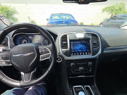 Used 2017 Chrysler 300 Limited AWD/4WD image 9