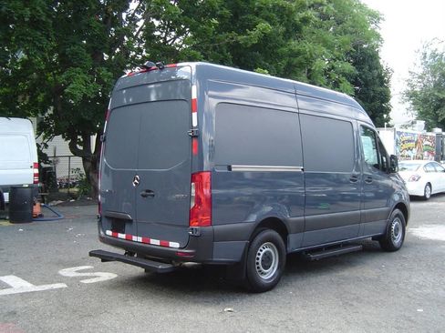 Used 2019 Mercedes-Benz Sprinter 144 image 4