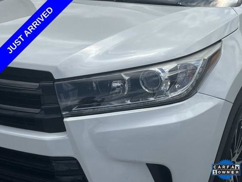 Used 2017 Toyota Highlander SE FWD image 9