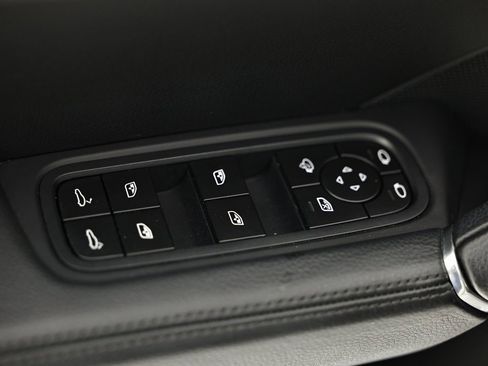 Used 2023 Porsche Cayenne image 21