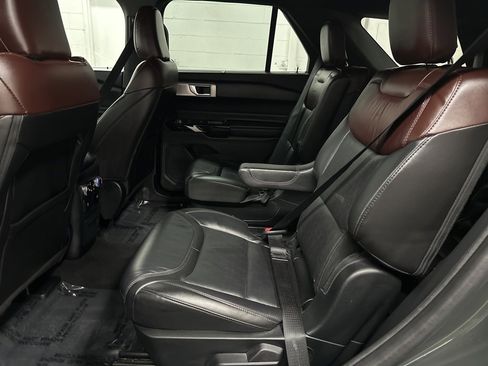 Used 2023 Ford Explorer Platinum w/ Premium Technology Package image 22