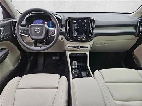 Used 2025 Volvo XC40 B5 Plus image 16