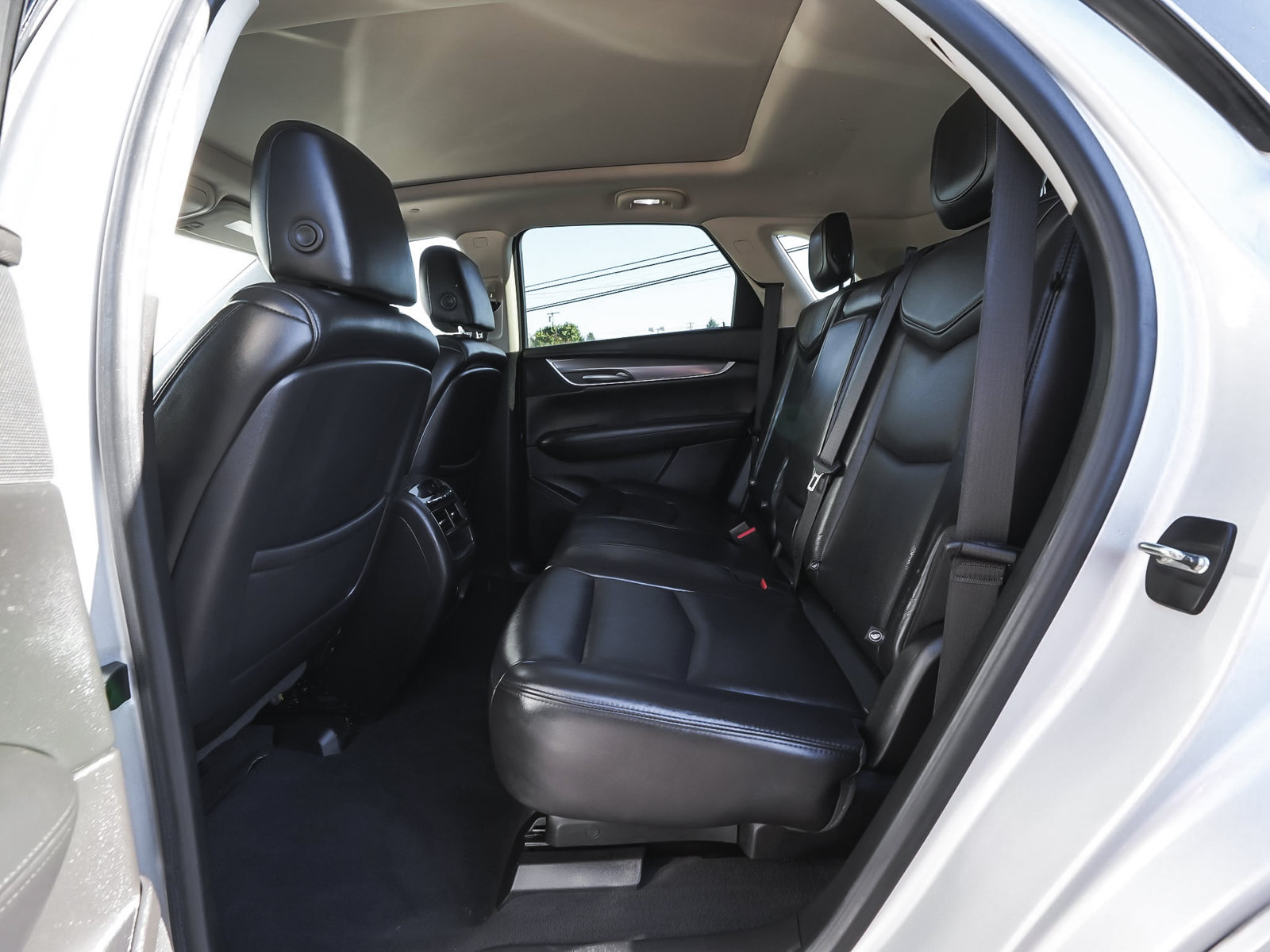 Used 2018 Cadillac XT5 Premium Luxury w/ Driver Assist Package AWD/4WD image 34