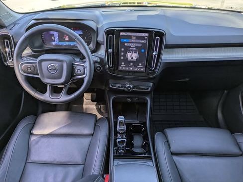 Certified 2023 Volvo XC40 B5 Plus w/ Protection Package Premier AWD/4WD image 19
