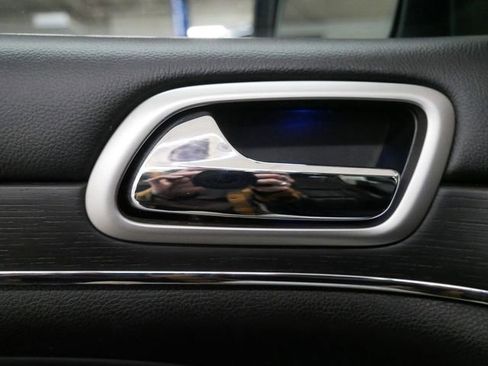 Used 2017 Jeep Grand Cherokee Summit w/ Platinum Series Group image 15