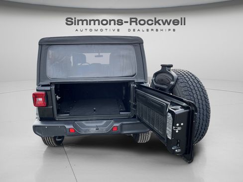 Used 2022 Jeep Wrangler Unlimited Sahara w/ LED Lighting Group image 49