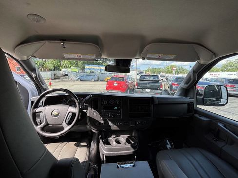 Used 2020 Chevrolet Express 3500 Extended w/ Driver Convenience Package RWD image 18