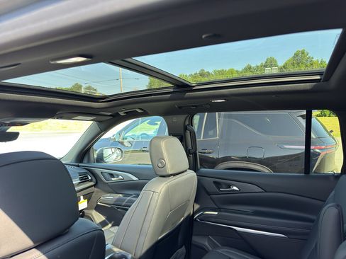 New 2026 Chevrolet Traverse LT w/ Sun and Wheel Package FWD image 24