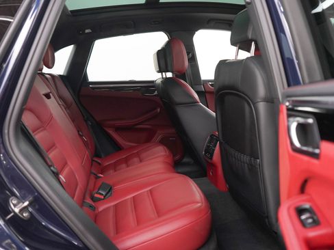 Used 2023 Porsche Macan S AWD/4WD image 12