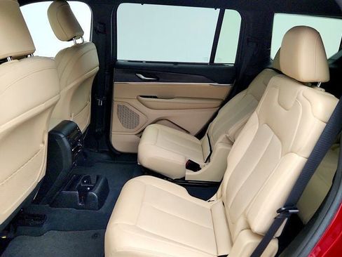 Used 2023 Jeep Grand Cherokee L Limited w/ Luxury Tech Group II AWD/4WD image 19