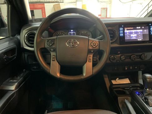 Used 2019 Toyota Tacoma TRD Sport image 17