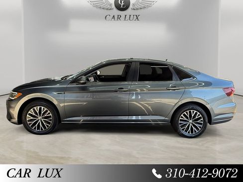 Used 2019 Volkswagen Jetta SEL w/ Cold Weather Package FWD image 2