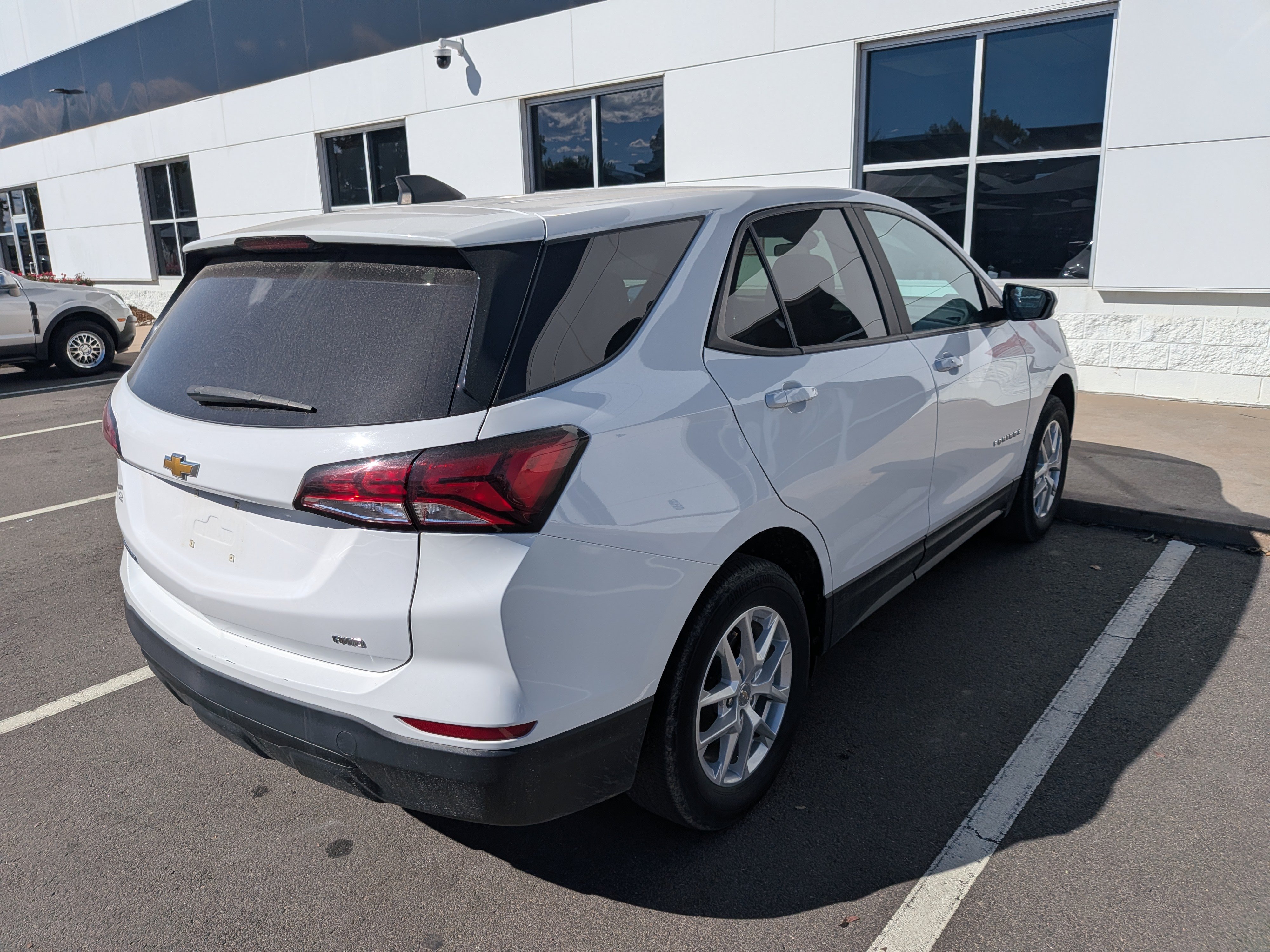 Used 2023 Chevrolet Equinox LS w/ LS Convenience Package AWD/4WD image 3