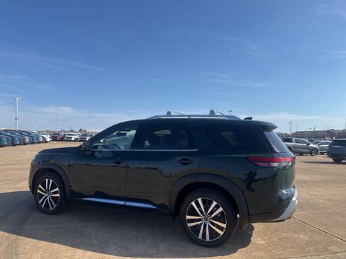 Used 2025 Nissan Pathfinder Platinum image 15