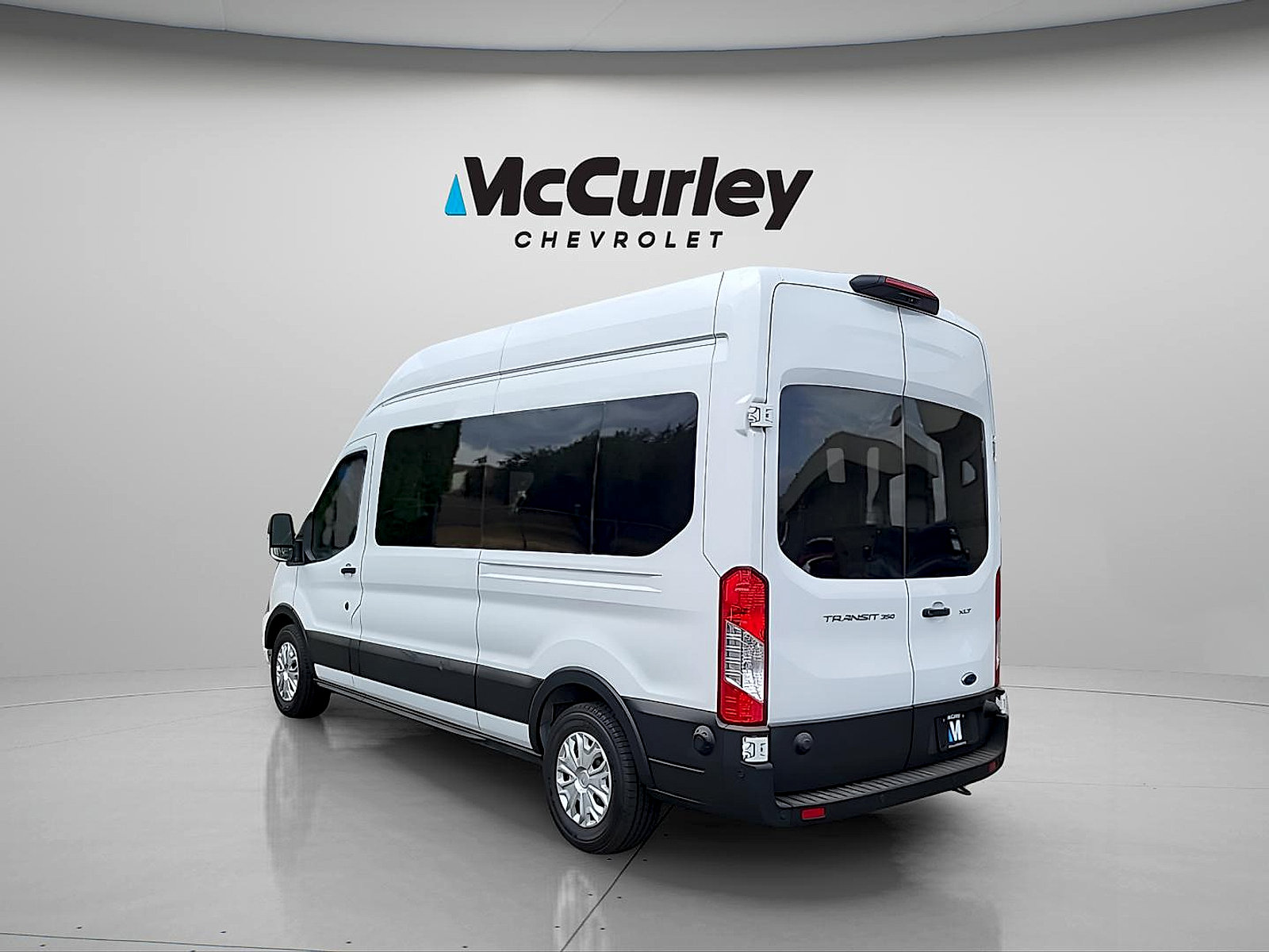 Used 2024 Ford Transit 350 XLT RWD image 5