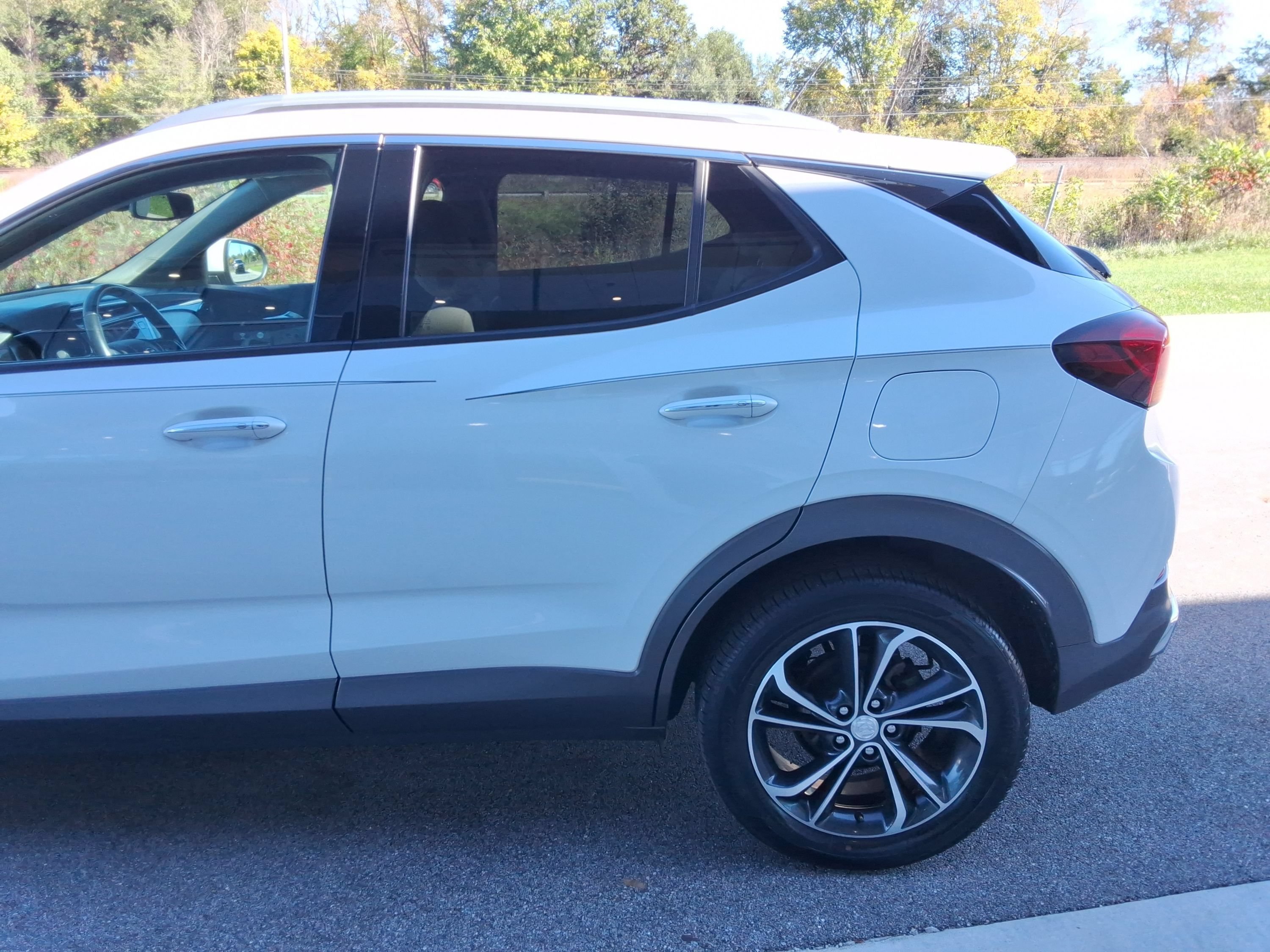Used 2021 Buick Encore GX Essence AWD/4WD image 17
