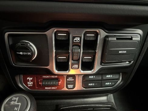 Used 2026 Jeep Wrangler Unlimited Rubicon AWD/4WD image 33