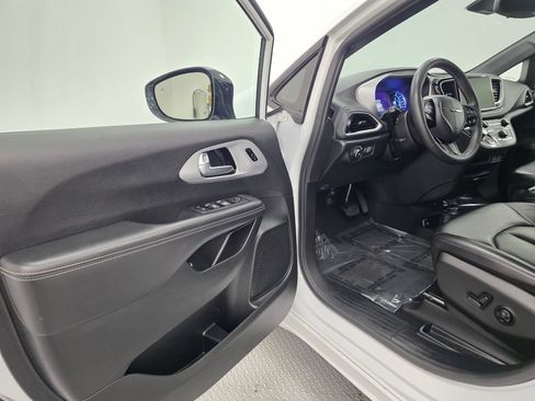 Used 2024 Chrysler Pacifica Limited FWD image 20