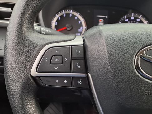 Used 2022 Toyota Highlander L FWD image 20