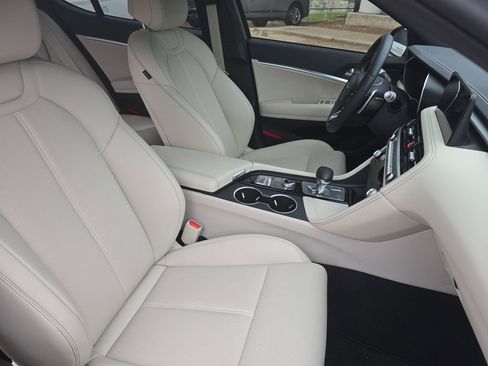 Used 2026 Genesis G70 2.5T image 10