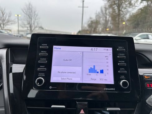 Used 2024 Toyota Camry SE image 11