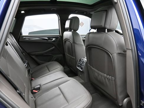 Certified 2025 Porsche Macan AWD/4WD image 28