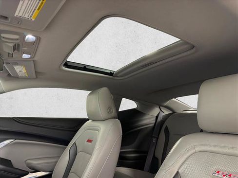 Used 2016 Chevrolet Camaro SS RWD image 2