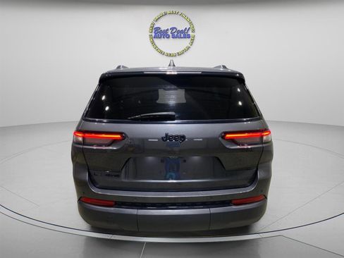 Used 2021 Jeep Grand Cherokee L Laredo image 3