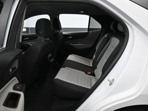 Used 2023 Chevrolet Equinox LS FWD image 27