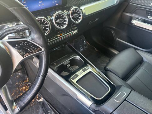 Used 2025 Mercedes-Benz GLB 250 image 43