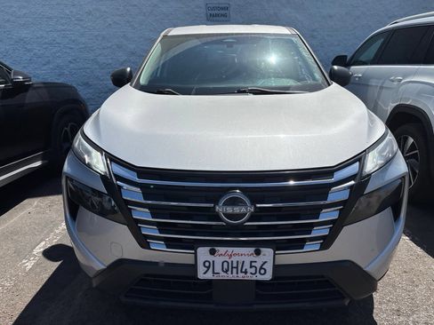 Used 2024 Nissan Rogue S AWD/4WD image 9