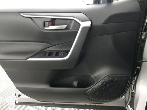 Used 2019 Toyota RAV4 XLE w/ Convenience Package AWD/4WD image 10