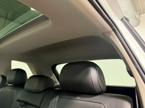 Used 2018 Volkswagen Tiguan SE w/ Panoramic Sunroof Package AWD/4WD image 49