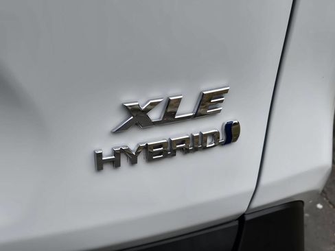 Used 2020 Toyota RAV4 XLE w/ Convenience Package image 35