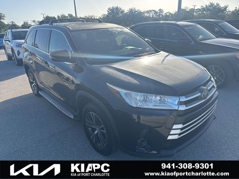 Used 2019 Toyota Highlander LE image 1