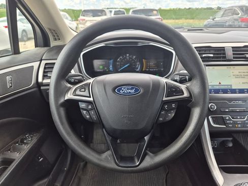 Used 2020 Ford Fusion SE FWD image 15