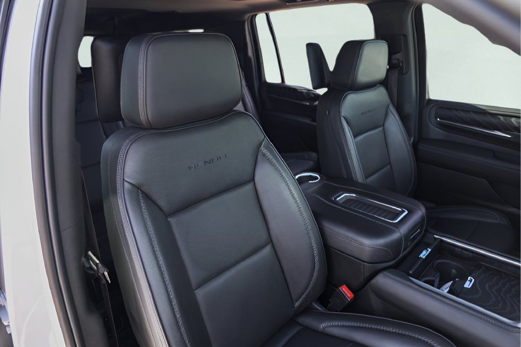 Used 2023 GMC Yukon XL Denali w/ Denali Reserve Package AWD/4WD image 36