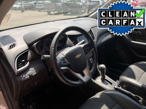 Used 2022 Chevrolet Trax LT w/ Driver Confidence Package AWD/4WD image 2