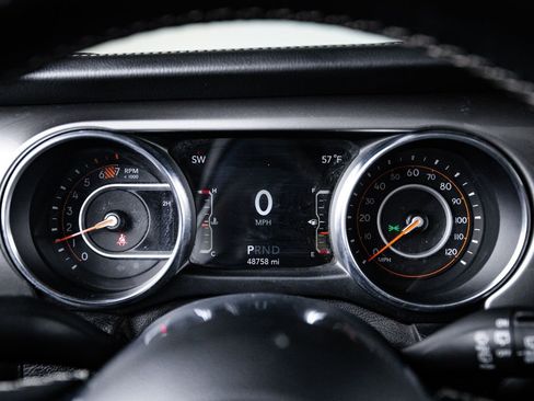 Used 2020 Jeep Wrangler Unlimited Sahara AWD/4WD image 15