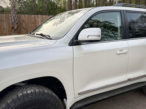 Used 2019 Toyota Land Cruiser w/ Preferred Accessory Package image 4