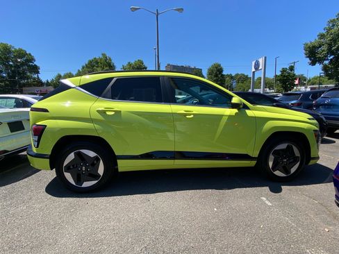Used 2024 Hyundai Kona Limited FWD image 2