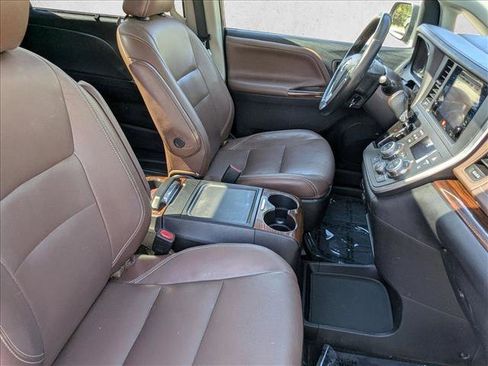 Used 2015 Toyota Sienna Limited image 22