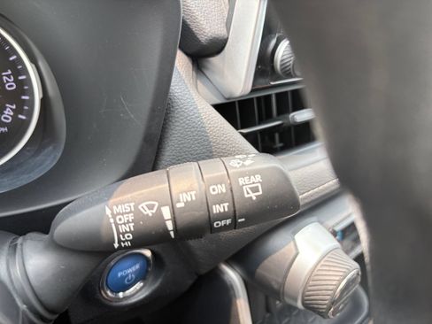 Used 2021 Toyota RAV4 XLE w/ Convenience Package AWD/4WD image 19