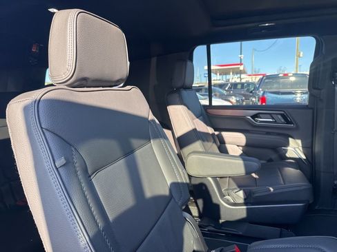 New 2025 GMC Yukon XL Denali w/ Sun & Power Step Package image 28