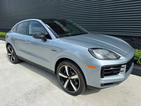 Certified 2026 Porsche Cayenne E-Hybrid Coupe AWD/4WD image 12