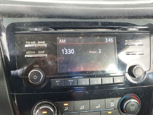 Used 2015 Nissan Rogue S FWD image 17